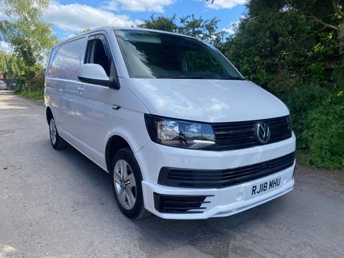 2018 transporter white - t6,